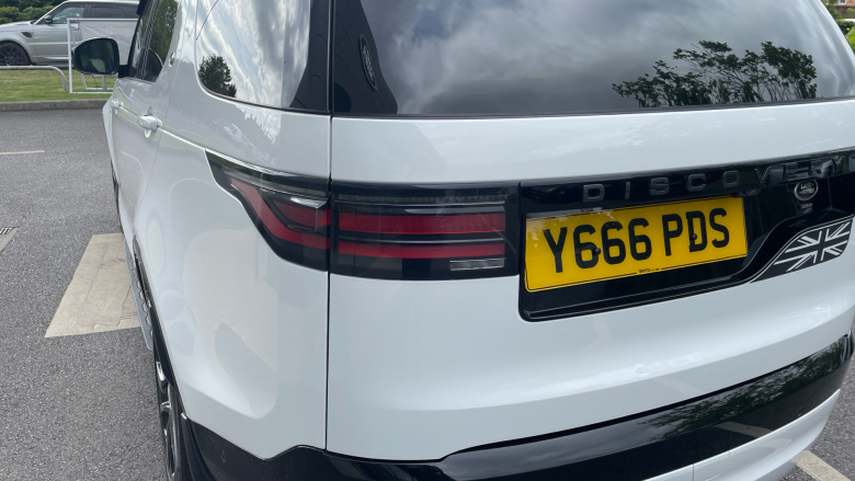Land Rover Discovery 3.0 D300 R-Dynamic HSE 5dr Auto Diesel Station Wagon